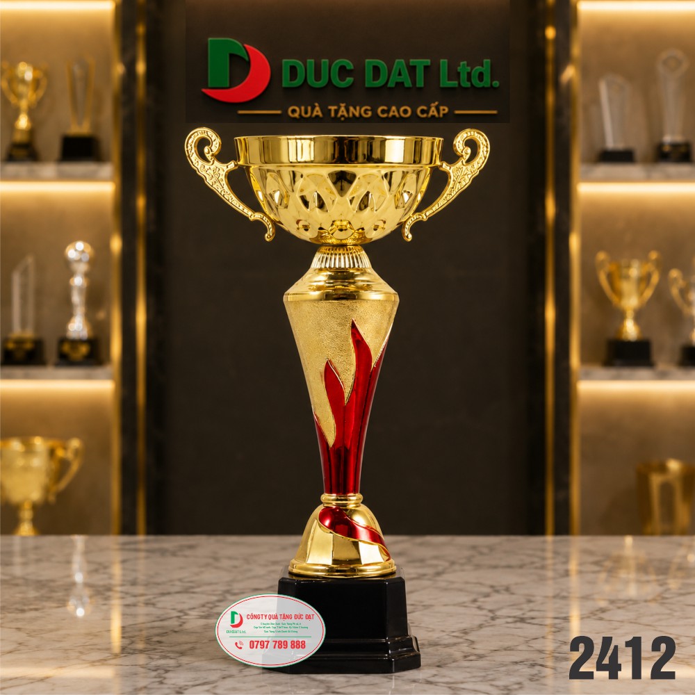cup-kim-loai-trao-giai-2412