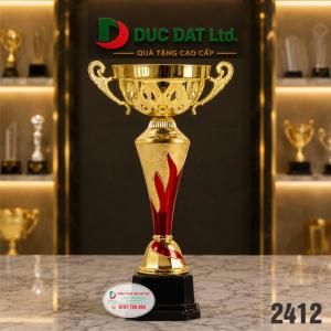 cup-kim-loai-trao-giai-2412