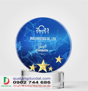 Kỷ niệm chương pha lê PL236 là sản phẩm được  sản xuất tại Việt Nam. Chúng được làm từ chất liệu thủy tinh, hay còn gọi là kính.