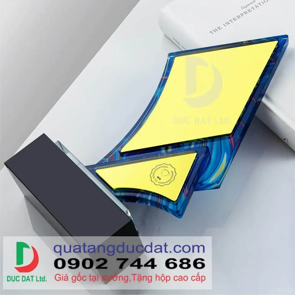 Kỷ Niệm Chương Pha Lê 282 – Thiết Kế Độc Đáo, Sang Trọng