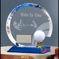 Cúp golf pha lê 37 có kích thước 14x16x5(cm),Quý khách có thể lựa chọn kích thước lớn hoặc nhỏ hơn tùy theo ngân sách
 
 Cúp pha lê golf được sản